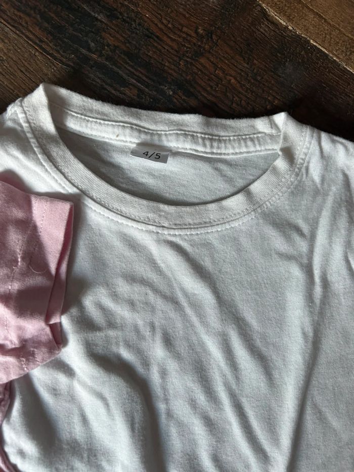 Lot de 4 t-shirts coton blanc et un rose 4/5 ans tissaia - photo numéro 3