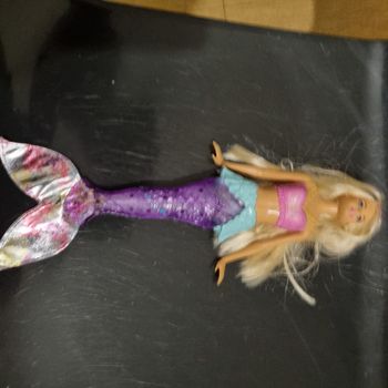 Poupée BARBIE Sirène - la queue s'allume