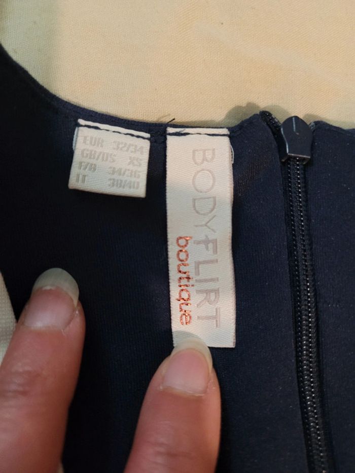 Robe chic droite près du corps - photo numéro 9