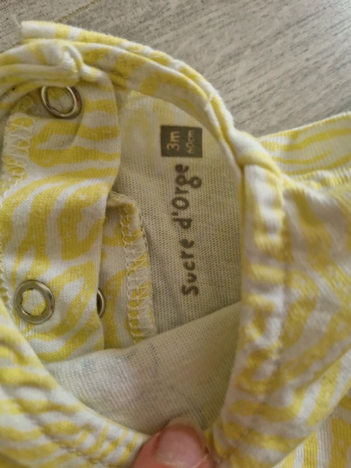 Ensemble bébé fille 3 pièces Tshirt short bandeau jaune blanc T3mois 100% coton TBE sucre d'orge - photo numéro 3