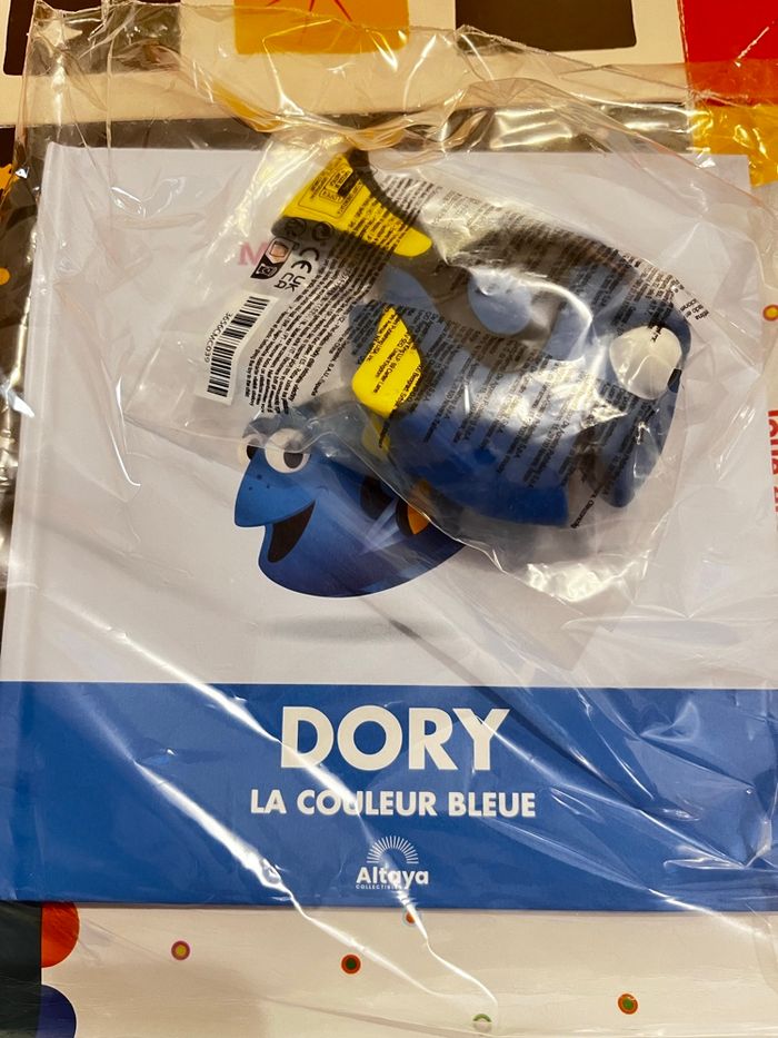 Livre Disney les premiers amis sous blister - photo numéro 2