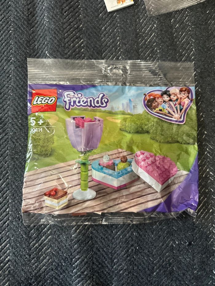 Polybag Lego Friends, 30411 Chocolate Box & Flower, scellé