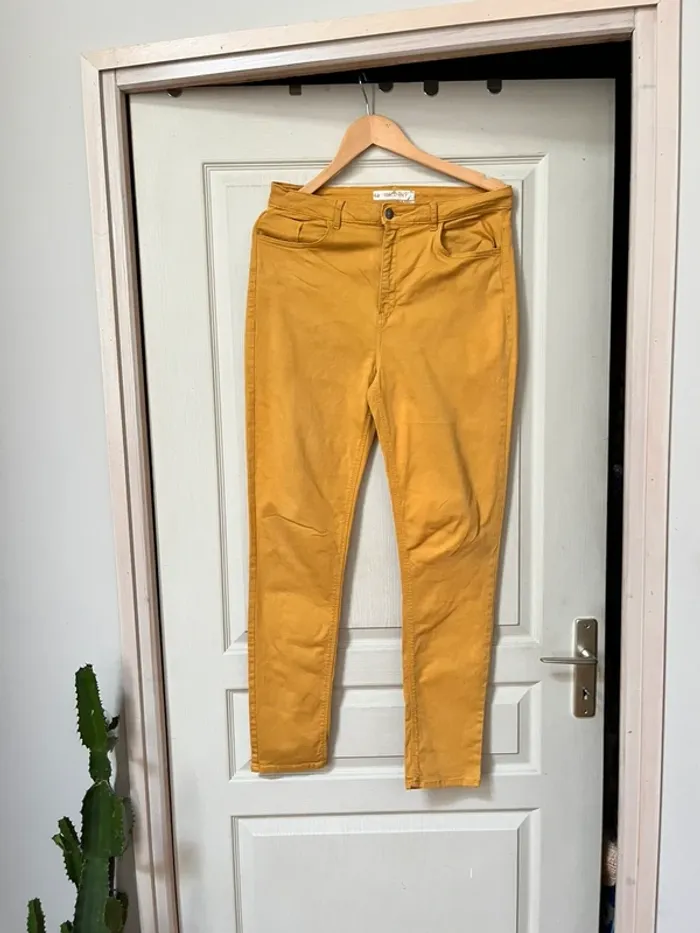 Pantalon moutarde de chez Kiabi -taille 42 - photo numéro 2