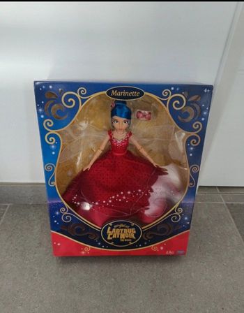 Marinette ladybug robe de bal neuve poupée  style barbie