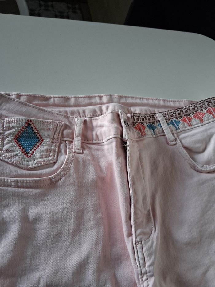 Pantacourt  rose pâle et strass - photo numéro 2