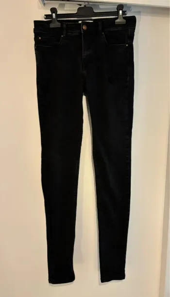 Jean noir Mango T36 en très bon état