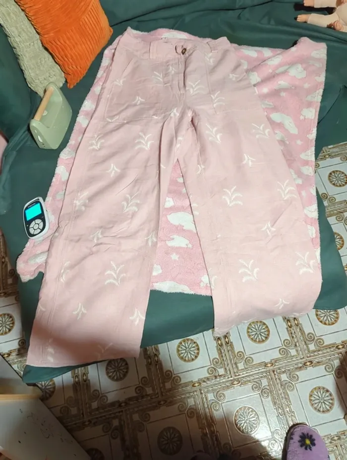 Pantalon évasé en lin brodé