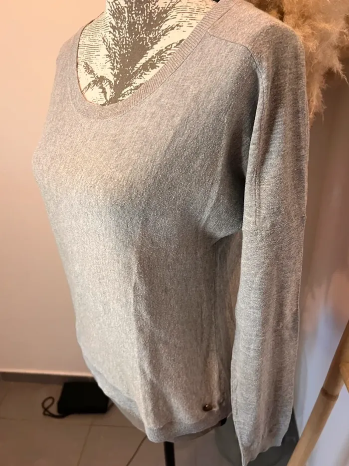 Pull gris - photo numéro 3