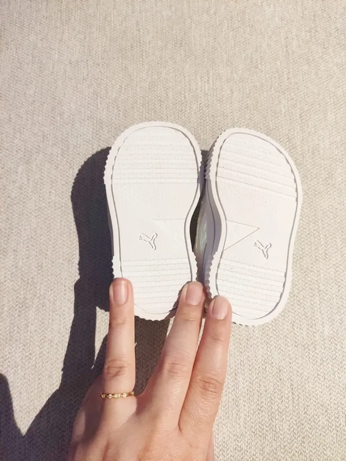 Baskets Puma blanches – Pointure 19 – Bon état - photo numéro 4