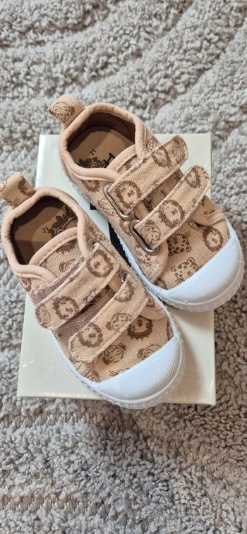 Chaussures toile garçon.