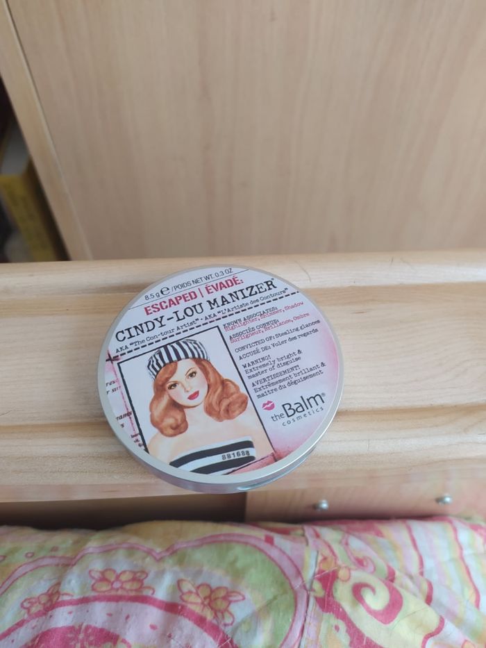 Highlighter Cindy-Lou Manizer The Balm - photo numéro 5