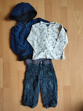 Lot tenue Jean TAO+ t-shirt manches longues et sweat zippé à capuche Kiabi en 18M