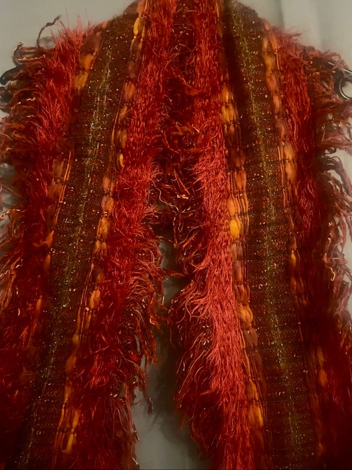 Écharpe poilue rouge et orange - photo numéro 2