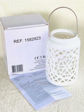 Lanterne blanche avec anse et bougie LED