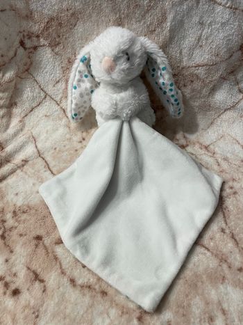 Doudou Célestin lapin blanc mouchoir à pois gris bleu Orchestra Prémaman