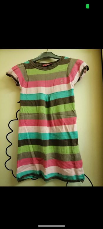 Belle robe tricot NKY à rayures. Taille 8 ans