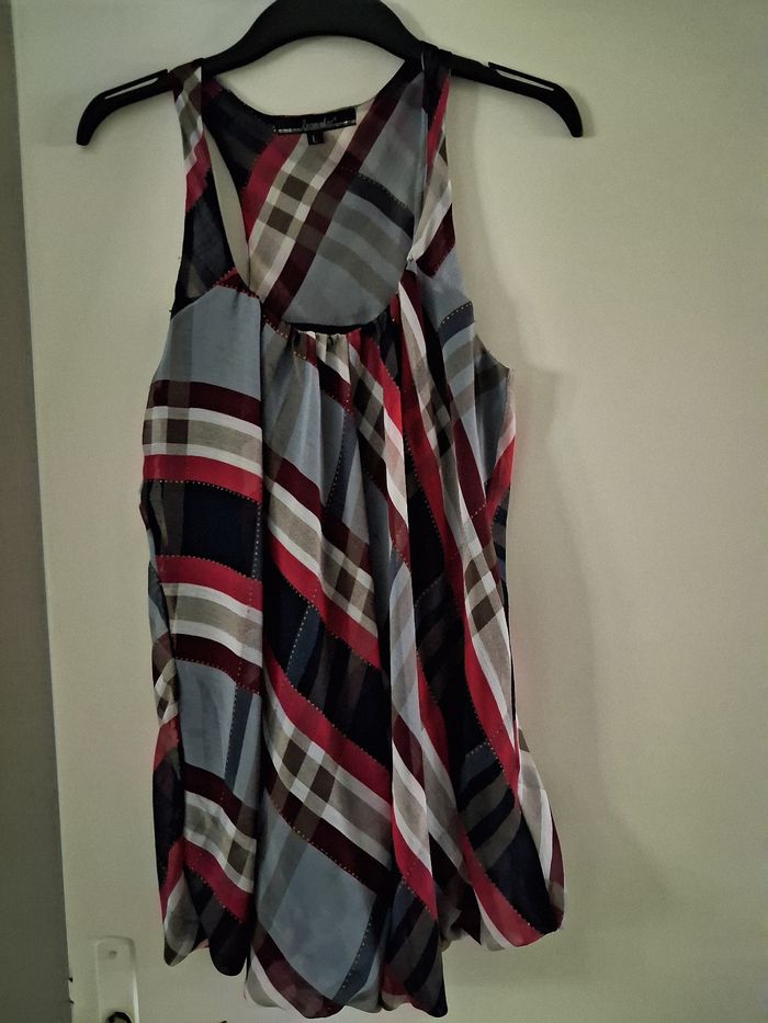 Haut élégant sans manches