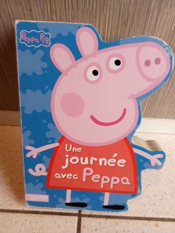Livre Peppa pig, hachette Jeunesse, une journée avec peppa