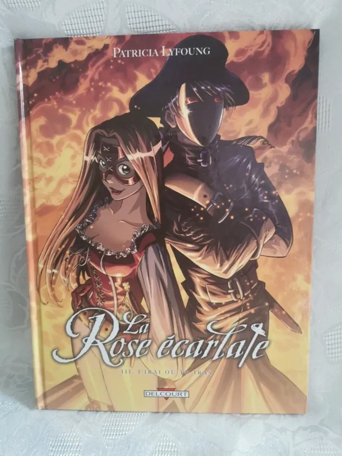 3 tomes de la bande dessinée La Rose écarlate de Patricia Lyfoung - photo numéro 4