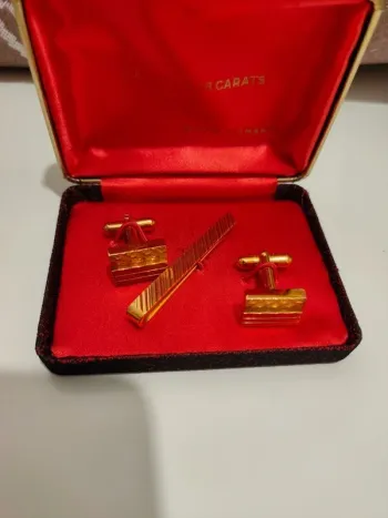 Ensemble boutons de manchettes et pince cravate
