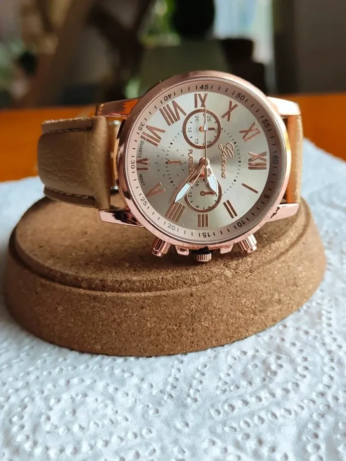 Montre beige & rose dorée, style vintage classique - photo numéro 2