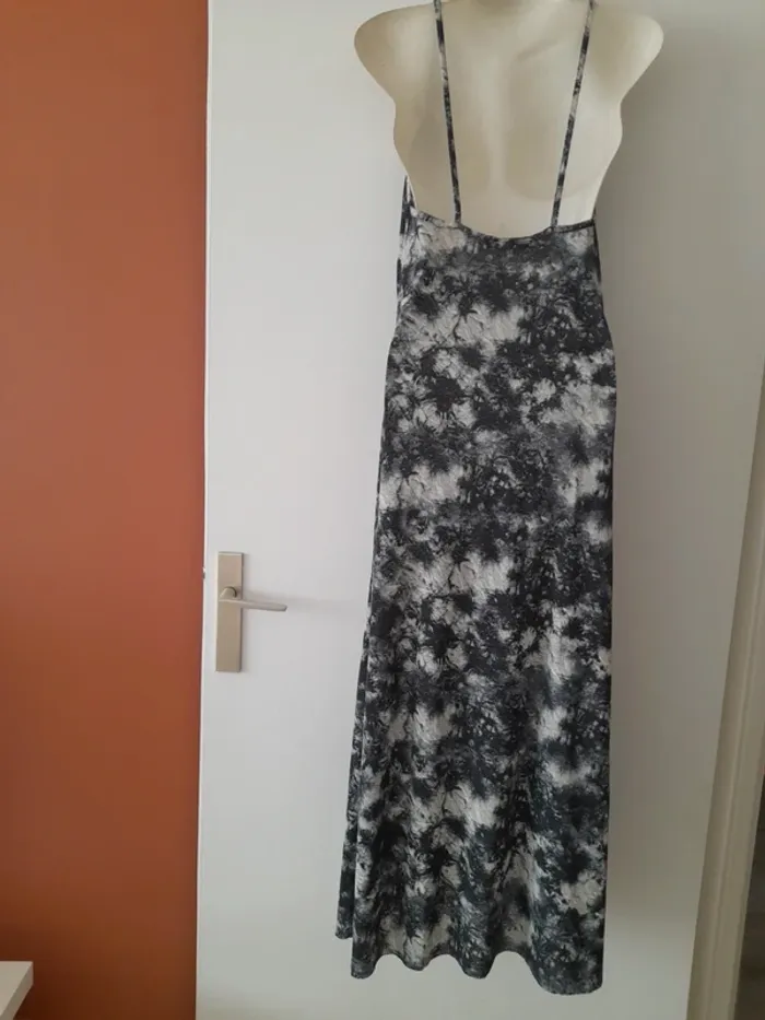 Robe longue fines bretelles et dos.nu Zara - photo numéro 3