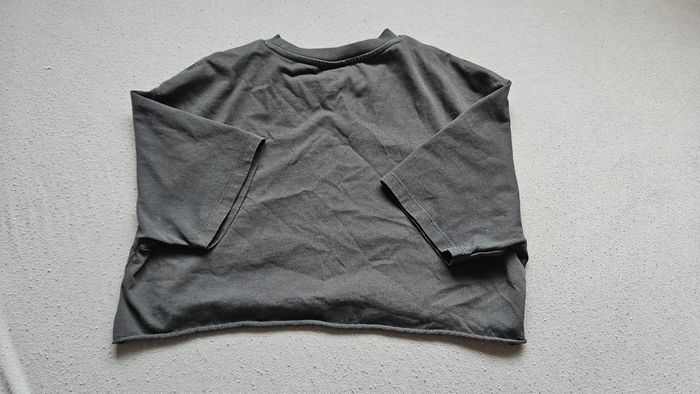 T shirt crop top noir imprimé logo style streetwear - photo numéro 5