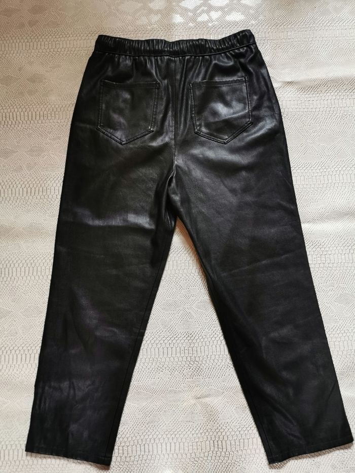 Pantalon carotte en simili cuir noir Zara T36 - photo numéro 4