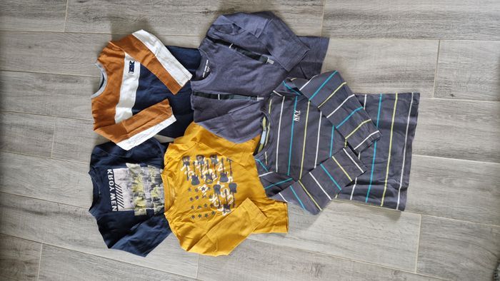 Lot de 5 tee-shirts manches longues, taille 6 ans - photo numéro 1