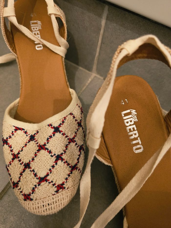 ✨ Escarpins compensés Miss Liberto – Taille 41 ✨