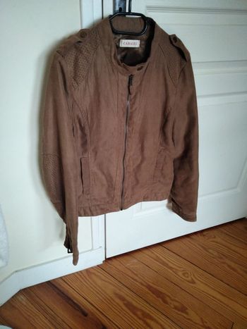 Vest style daim caramel