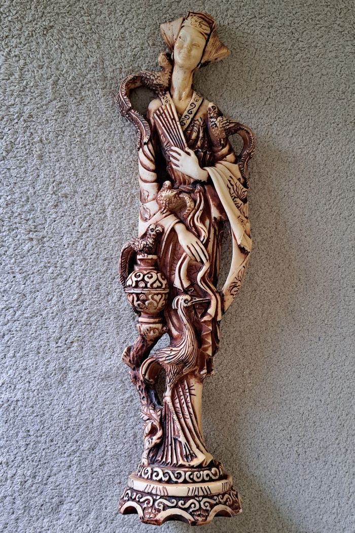 Grande statuette en résine Geisha signée A.G. - photo numéro 1