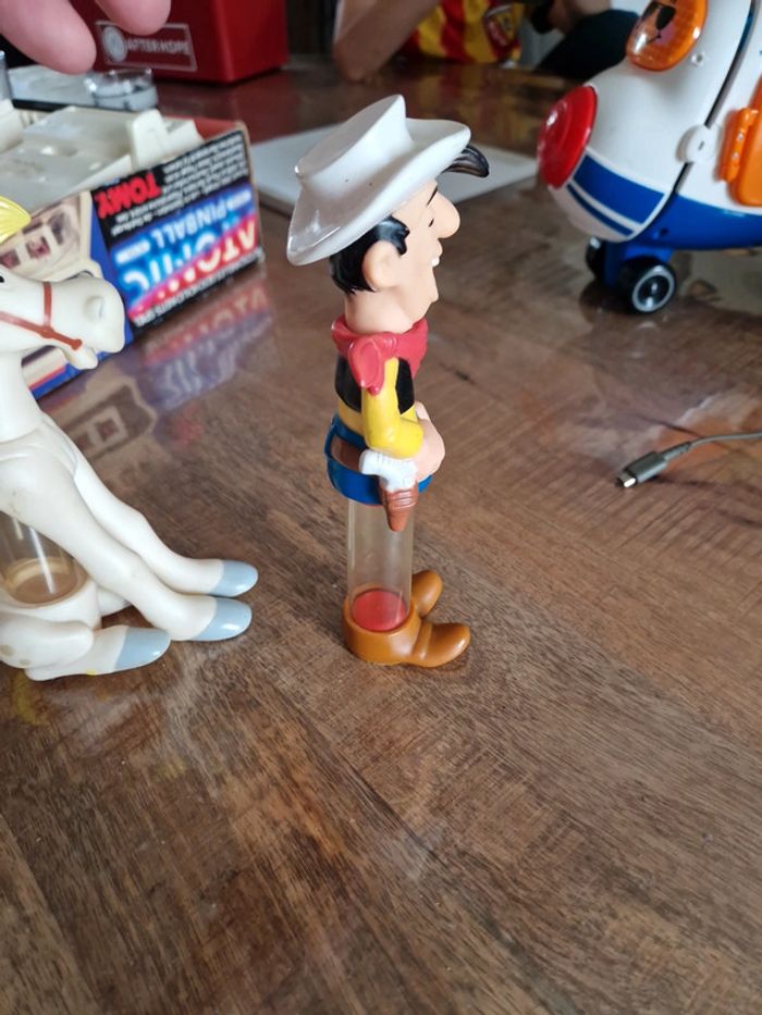 Boite avec bonbons Lucky luke vintage - photo numéro 3