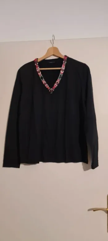 T-shirt IKKS col V détail perles