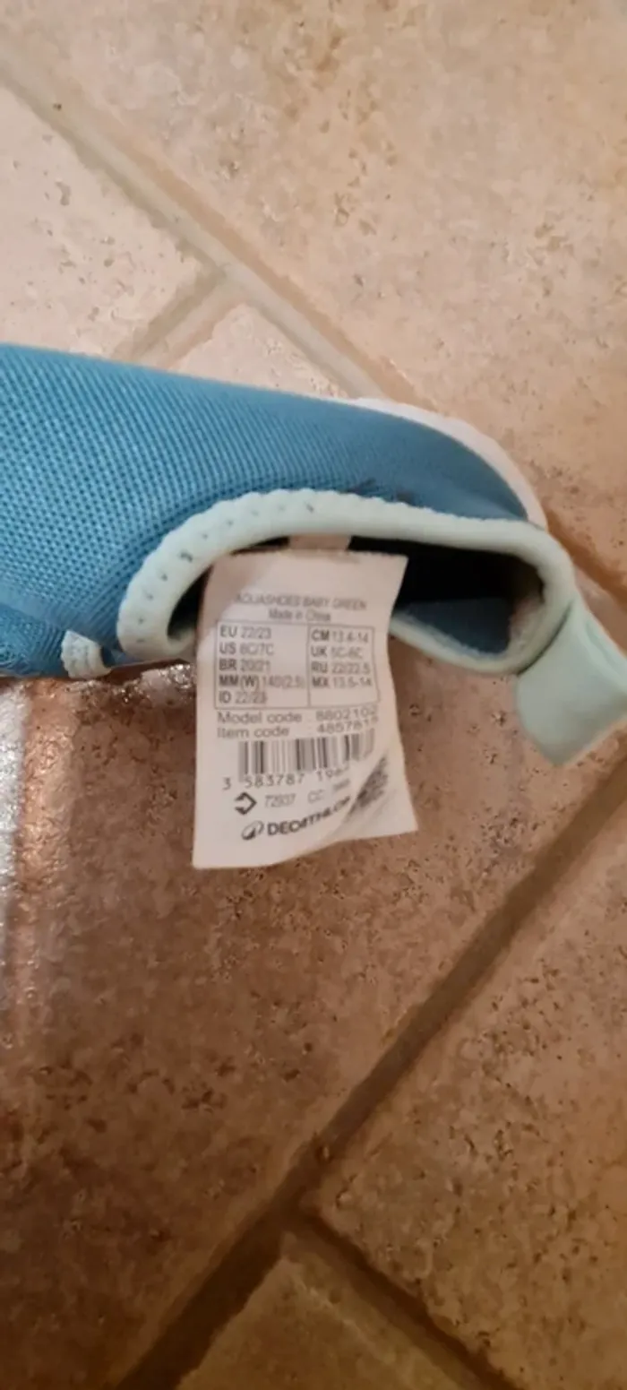 Chaussures de plage - Decathlon - Taille 22/23 - photo numéro 2