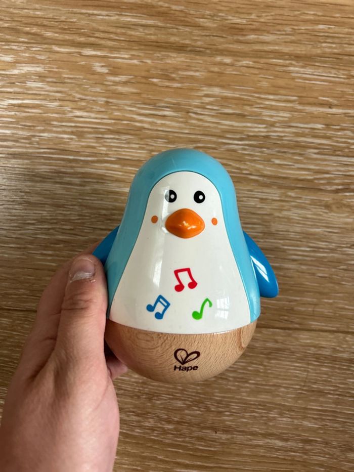 Jouet hape - en bois culbuto musical penguin musical wobble - photo numéro 2