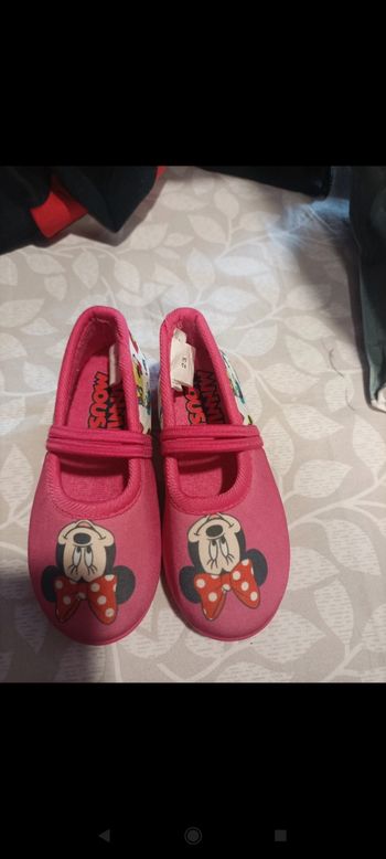 Pantoufle Minnie pointure 23