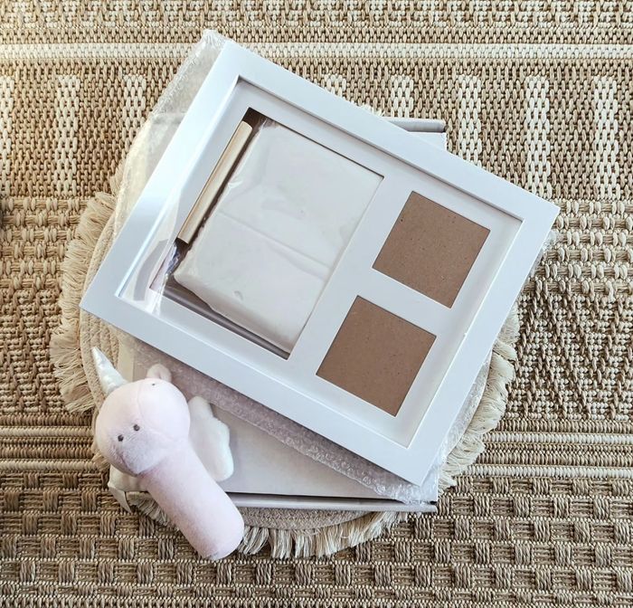 Cadre Empreintes plâtre + Doudou licorne