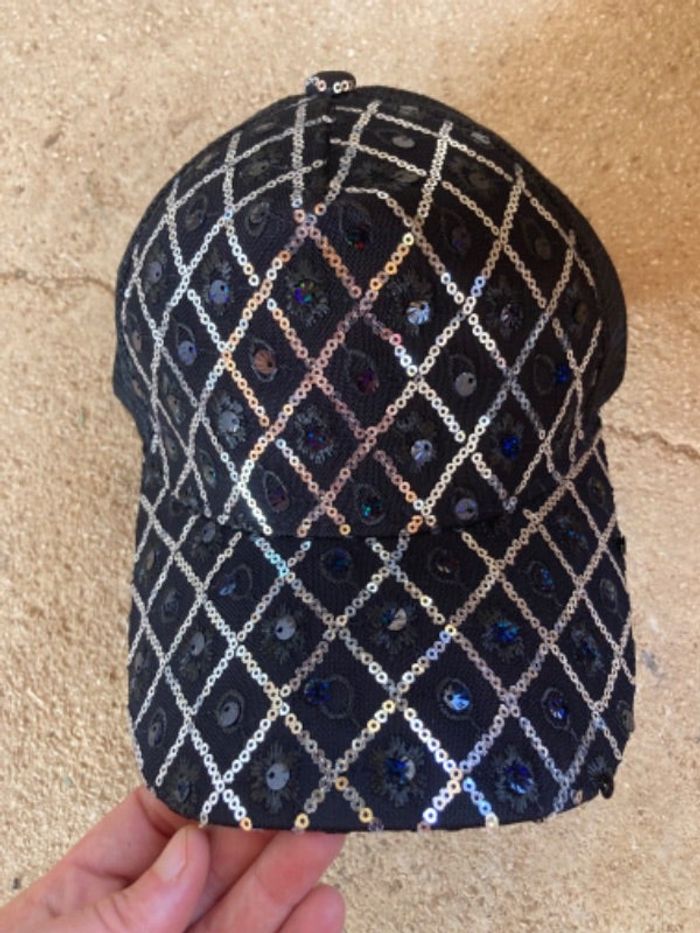 Casquette à sequins