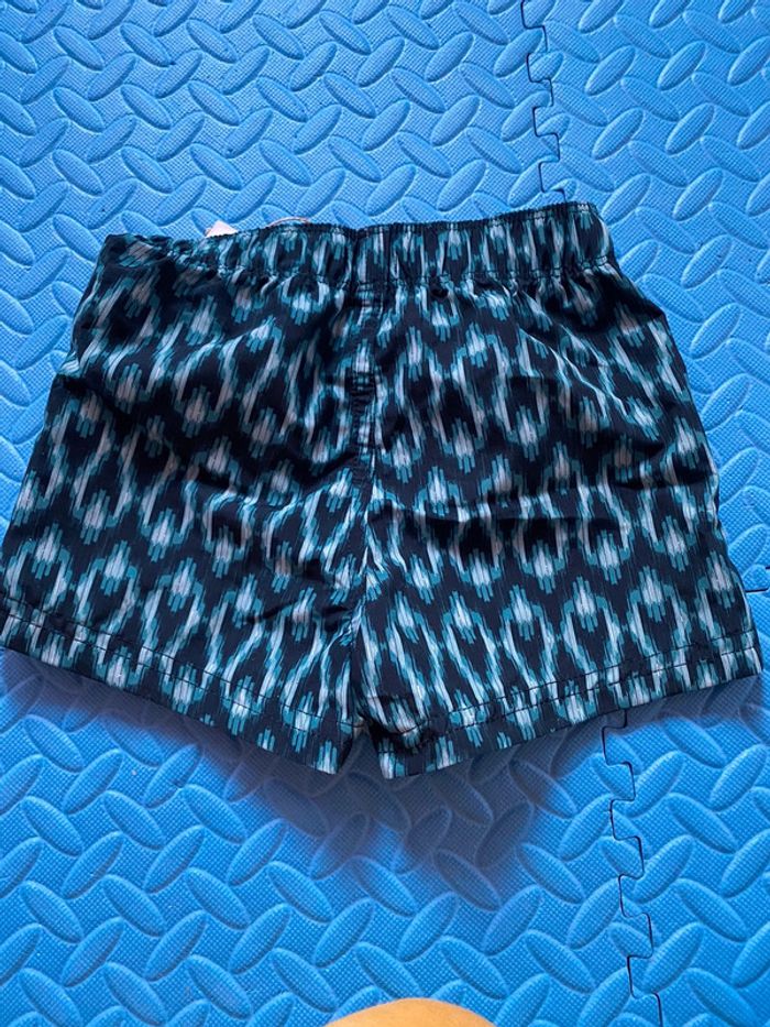 Short de bain Kiabi Taille 18 M - photo numéro 2