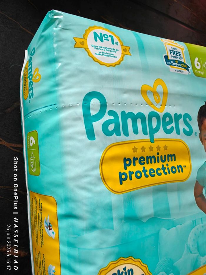 Deux petits paquets Pampers premium protection t.6 - photo numéro 2