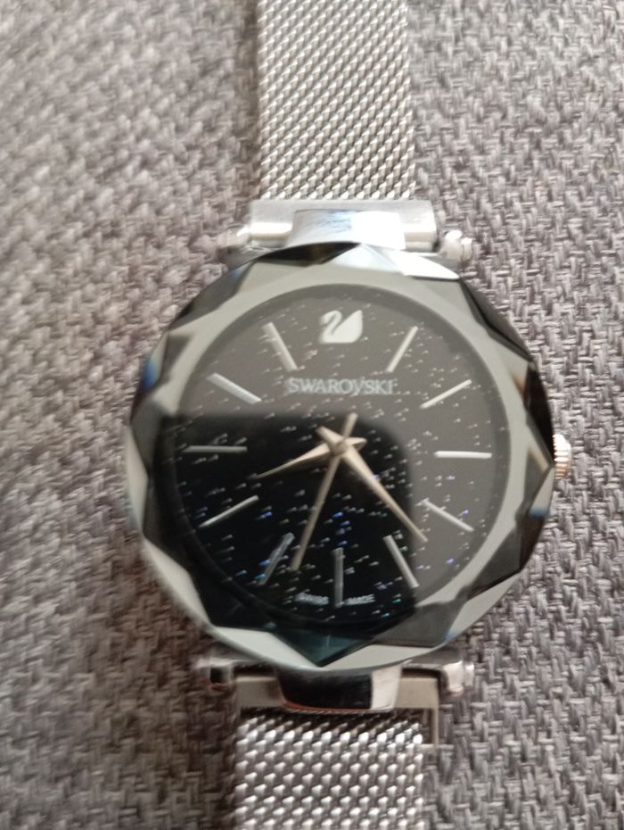 Montre Swarovski grise bracelet aimanté