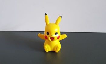 Figurine Pikachu Heureux Joyeux
