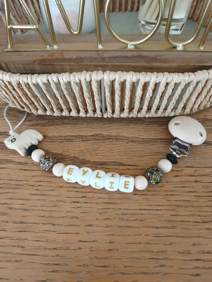 Attache tétine personnalisée