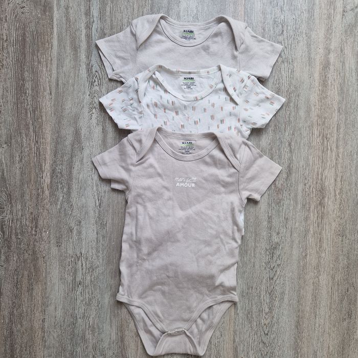 Lots 3 body manches courtes 36 mois Kiabi
