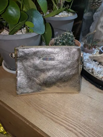 Sac bandoulière doré – chic et tendance