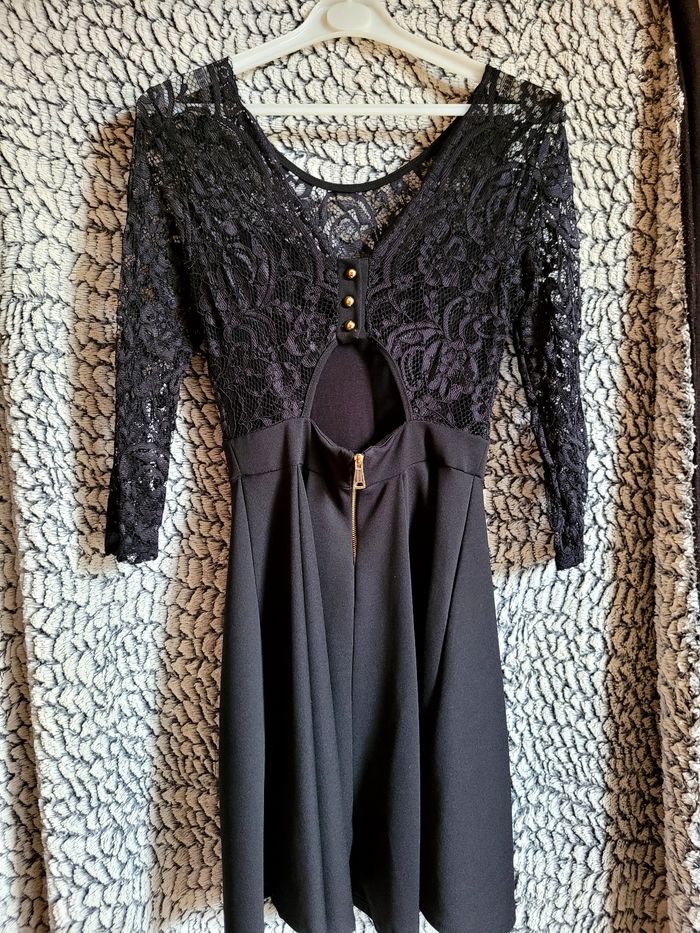 Robe noir dentelle - photo numéro 2