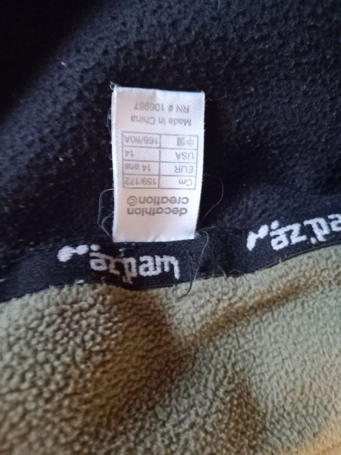 Sweat polaire noir et vert marque Décathlon taille 14 ans - photo numéro 3