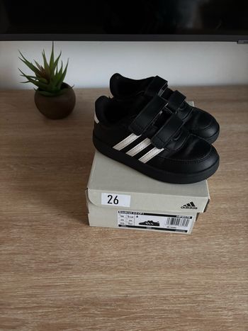Basket basse noir adidas breaknet taille 26 garçon