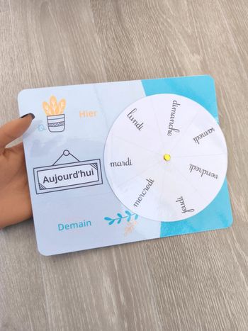 La roue des jours de la semaine bleu cursive